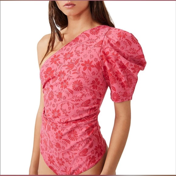 Free People Tops - Something about you puff shoulder
